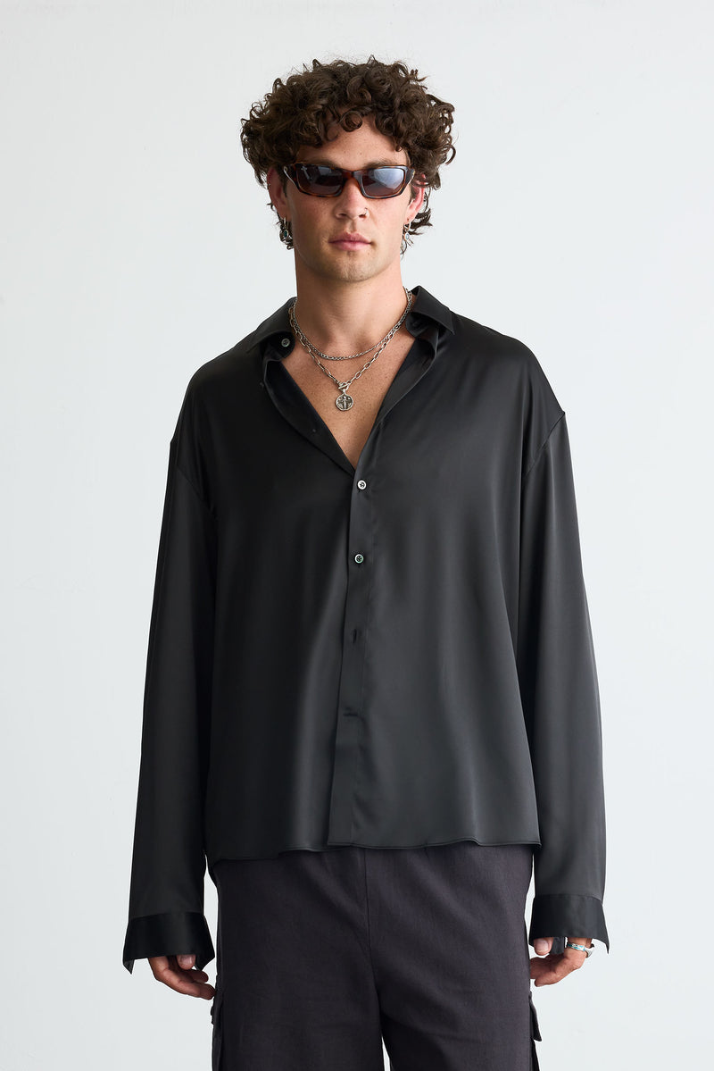 Model is 189cm/6'2” wearing size 40