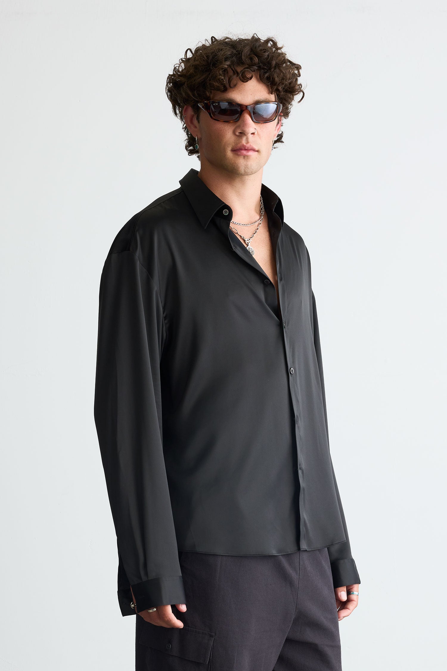 Model is 189cm/6'2” wearing size 40